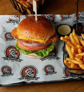 Interior de Burgers & Bones en Tacna